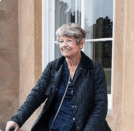 Elderly-lady-using-oxygen-tubes-whilst-walking-around Elderly-lady-using-oxygen-tubes-whilst-walking-around